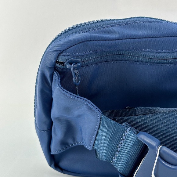 Lululemon Everywhere Belt Bag Large PTBL Pitch Blue NEW 2 Liter - Picture 6 of 8